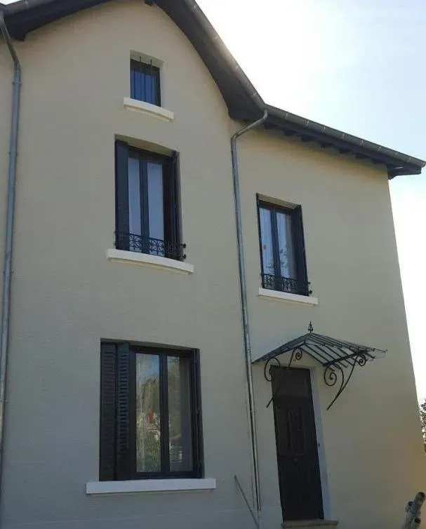 peinture façade près de Chazay-d'Azergues